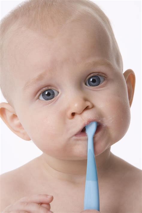diş çıkaran bebeğin kakası nasıl olur